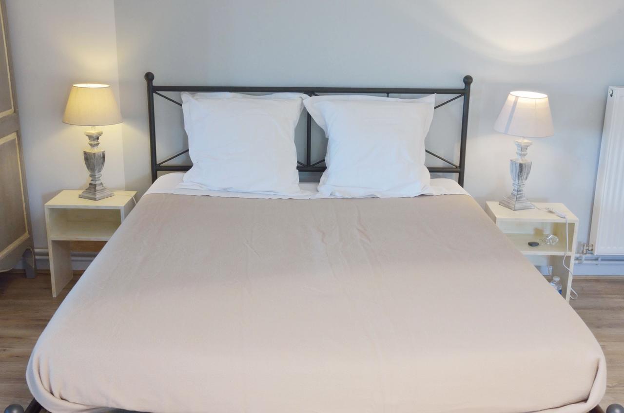 Chambre D'Hotes Le Jardin Des Pierres Dorees Marcy Rom bilde